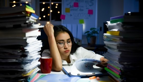 overwhelmed office worker